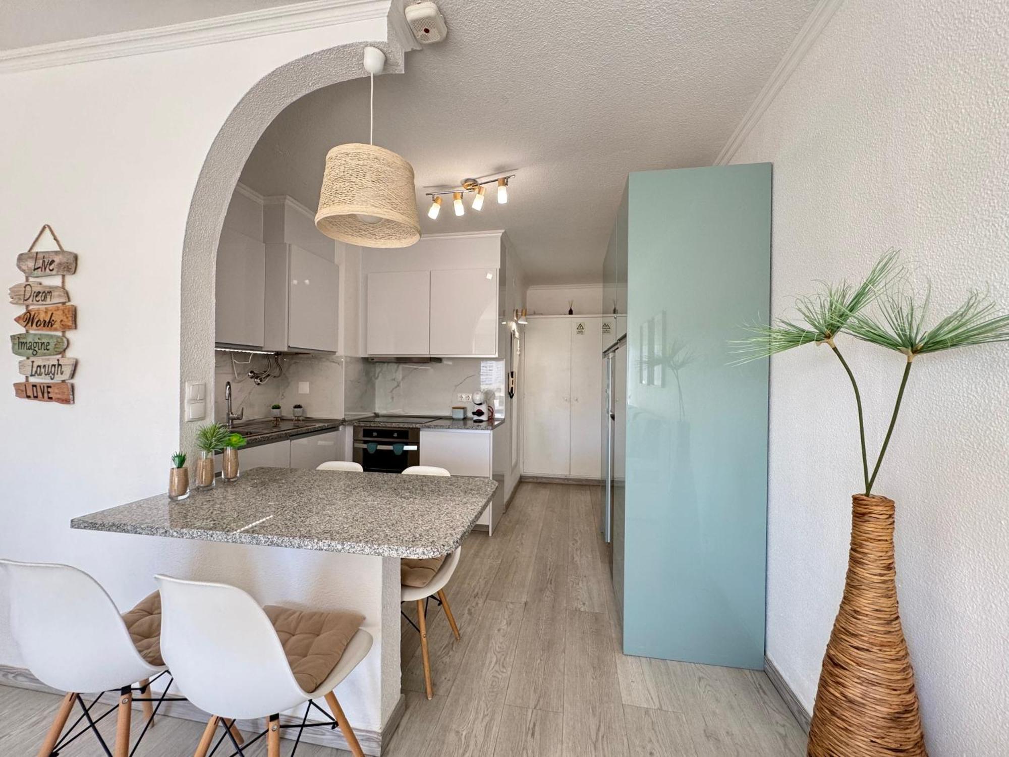 Front Beach Apartment Портиман Экстерьер фото