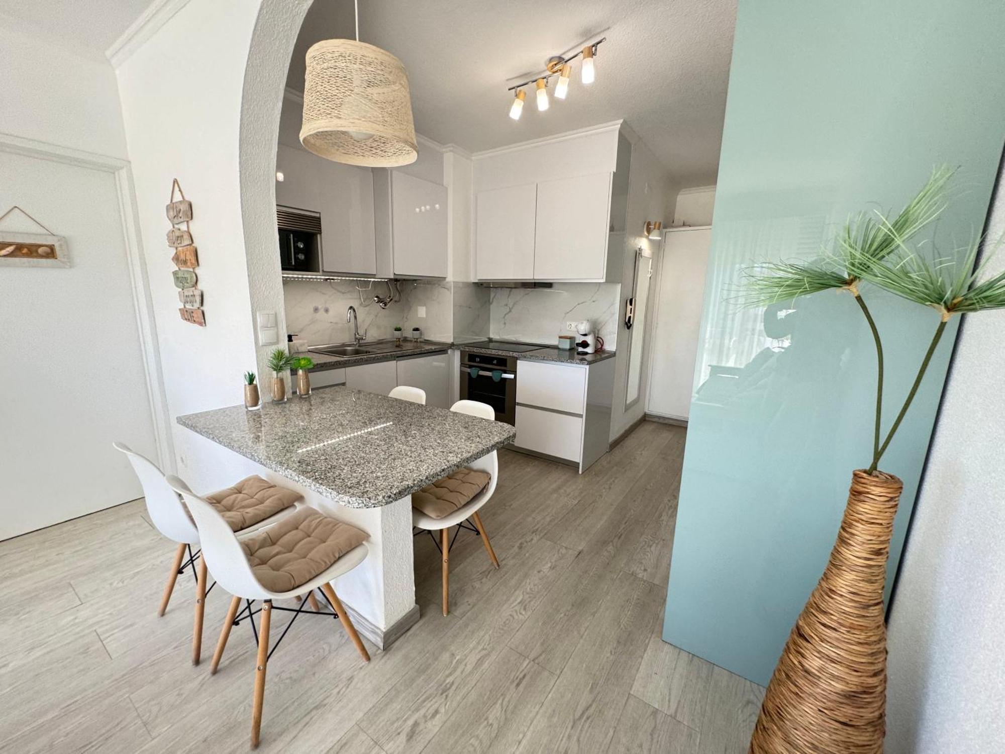 Front Beach Apartment Портиман Экстерьер фото