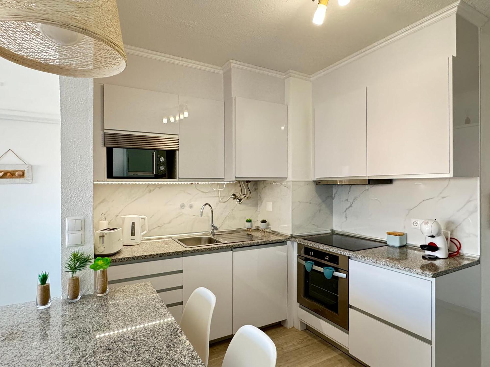 Front Beach Apartment Портиман Экстерьер фото
